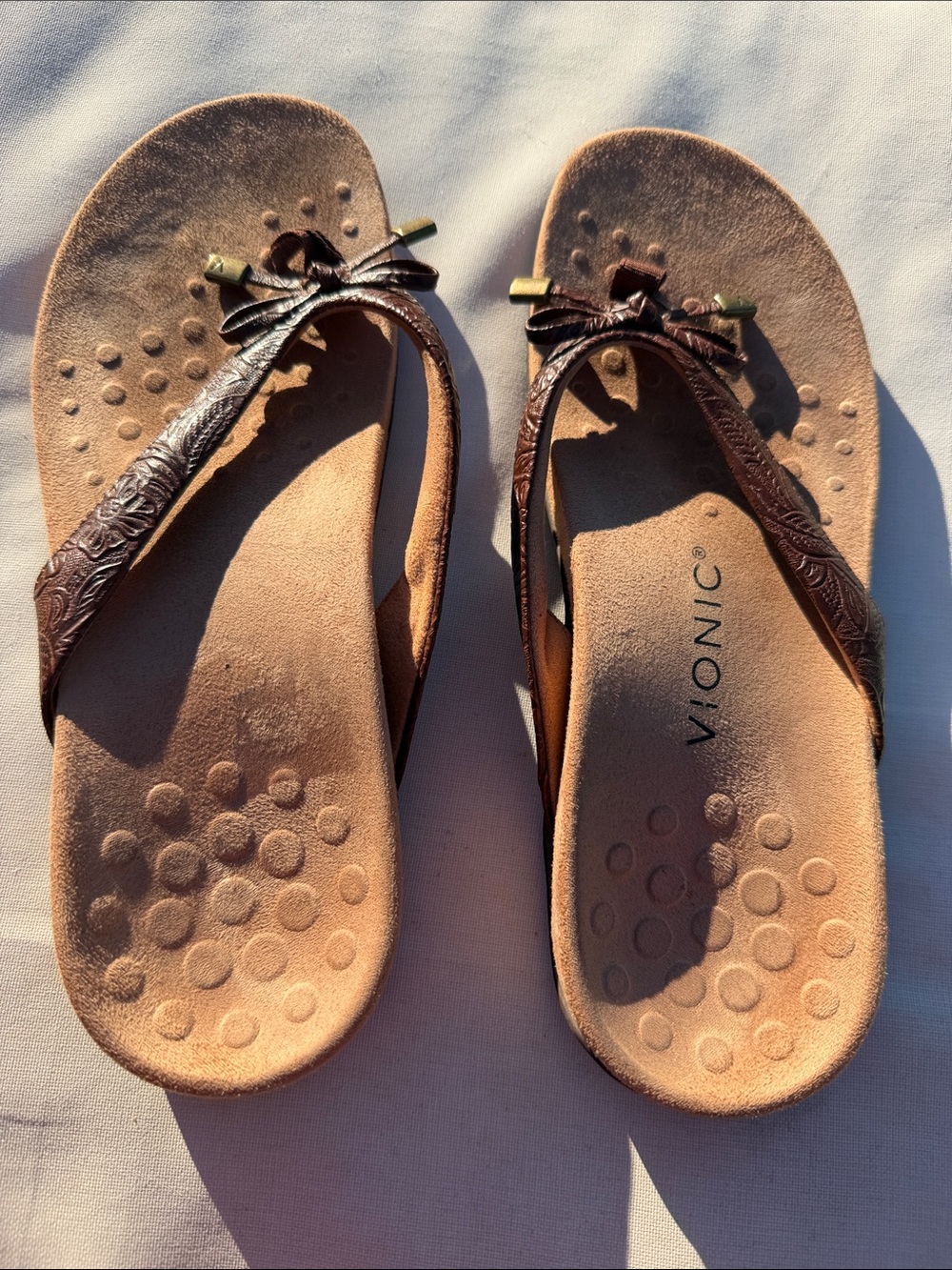 Vionic Bella Brown Leather Bow Sandals